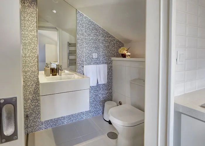 Downtown Lovers Bombarda 451 * Oporto